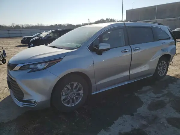 5TDYRKEC8NS127557 2022 TOYOTA SIENNA - Image 1