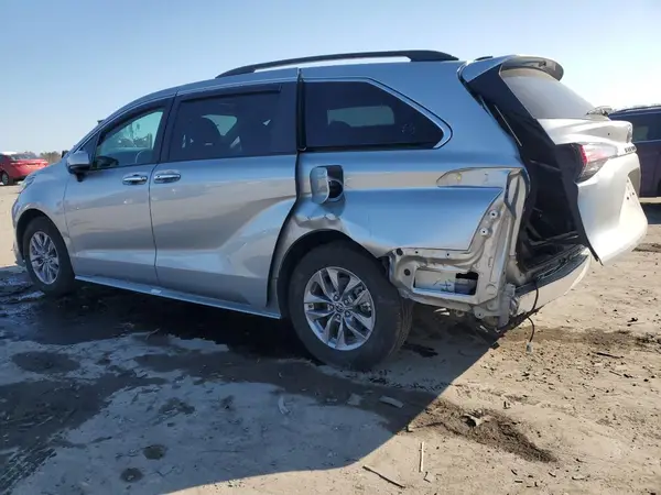 5TDYRKEC8NS127557 2022 TOYOTA SIENNA - Image 2