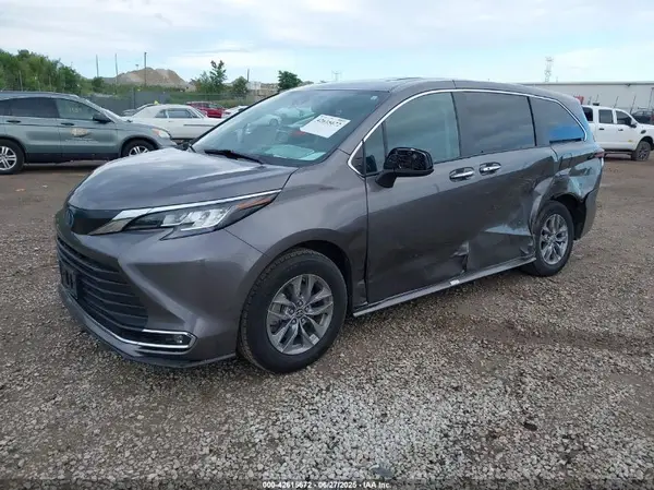 5TDYRKEC8NS129776 2022 TOYOTA SIENNA - Image 2