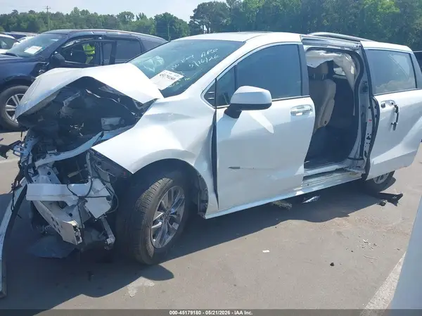 5TDYRKEC8NS135481 2022 TOYOTA SIENNA - Image 2
