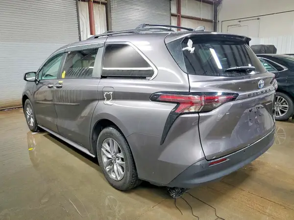 5TDYRKEC8PS139887 2023 TOYOTA SIENNA - Image 2