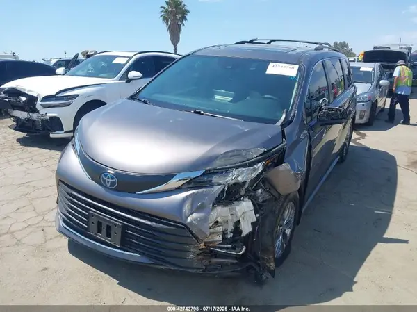 5TDYRKEC8PS146502 2023 TOYOTA SIENNA - Image 2