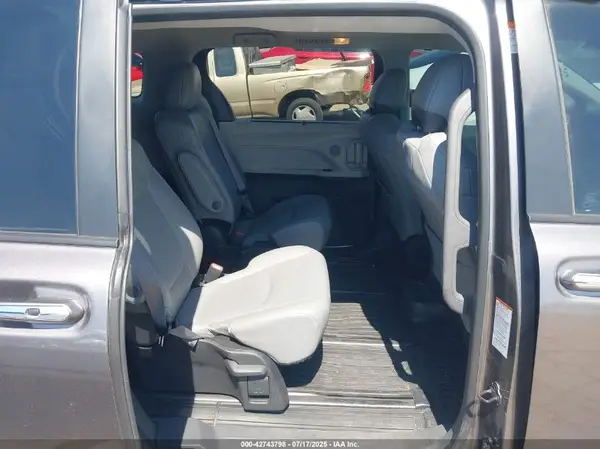 5TDYRKEC8PS146502 2023 TOYOTA SIENNA - Image 8