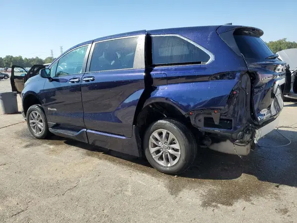 5TDYRKEC8PS147519 2023 TOYOTA SIENNA - Image 2