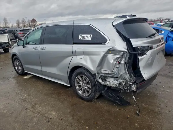 5TDYRKEC8PS172453 2023 TOYOTA SIENNA - Image 2