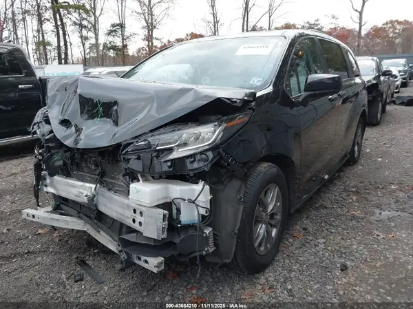 5TDYRKEC8PS173845 2023 TOYOTA SIENNA - Image 2