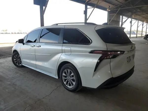 5TDYRKEC8PS173862 2023 TOYOTA SIENNA - Image 2