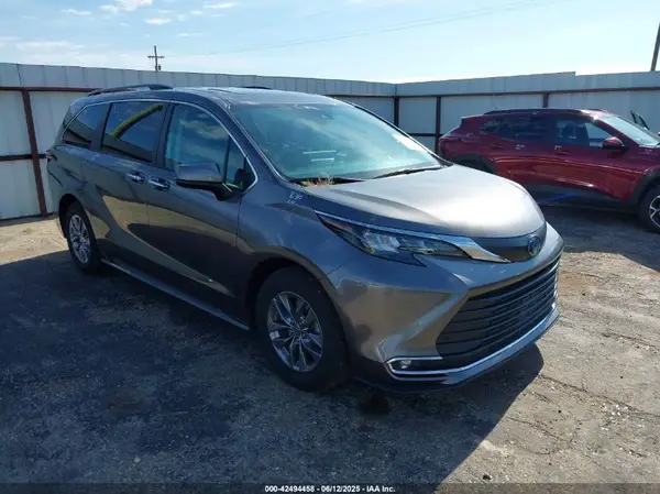 5TDYRKEC8RS205549 2024 TOYOTA SIENNA - Image 1