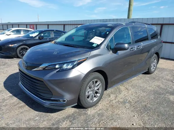 5TDYRKEC8RS205549 2024 TOYOTA SIENNA - Image 2