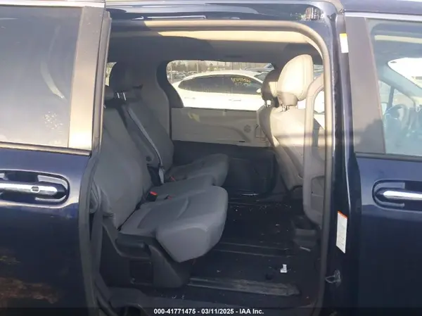 5TDYRKEC8RS215451 2024 TOYOTA SIENNA - Image 8
