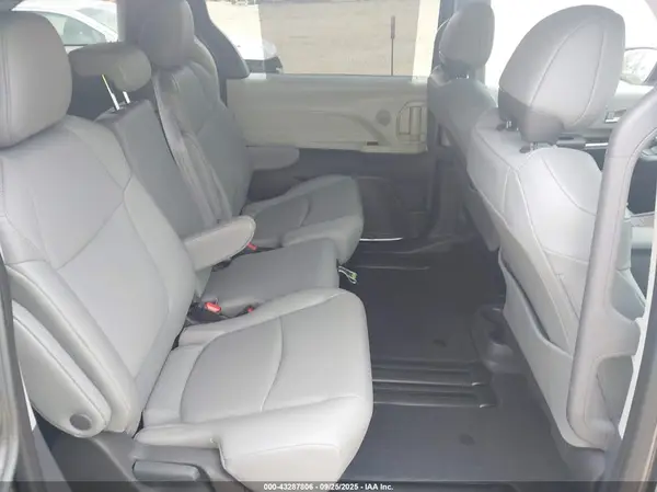 5TDYRKEC8RS215823 2024 TOYOTA SIENNA - Image 8