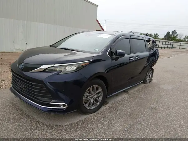 5TDYRKEC8RS217894 2024 TOYOTA SIENNA - Image 2