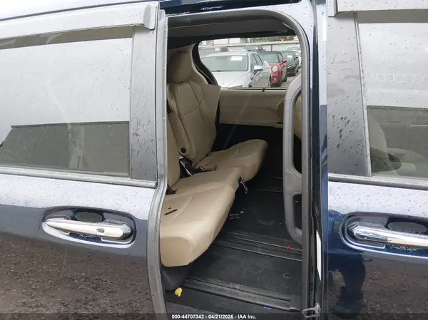 5TDYRKEC8RS217894 2024 TOYOTA SIENNA - Image 8