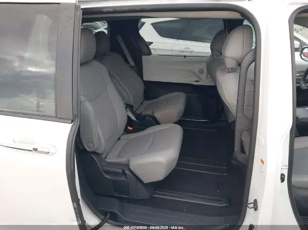 5TDYRKEC8SS237276 2025 TOYOTA SIENNA - Image 8