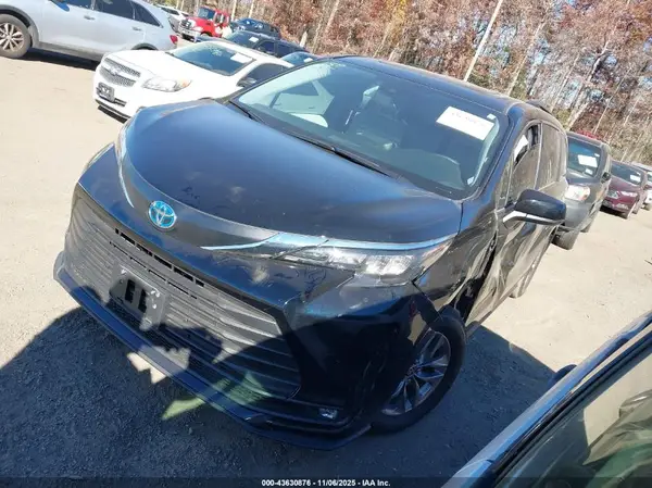 5TDYRKEC8SS246866 2025 TOYOTA SIENNA - Image 2
