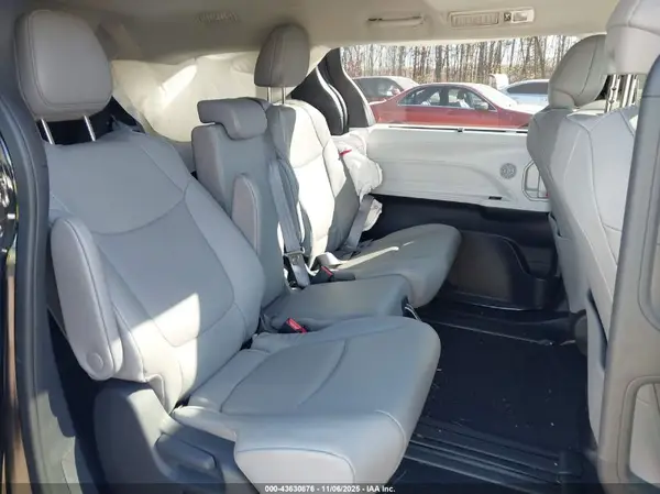 5TDYRKEC8SS246866 2025 TOYOTA SIENNA - Image 8