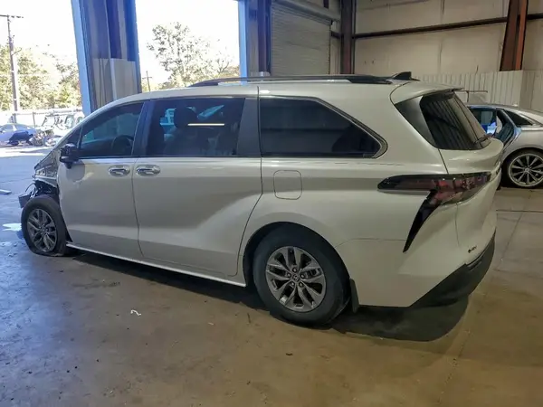 5TDYRKEC8SS251078 2025 TOYOTA SIENNA - Image 2