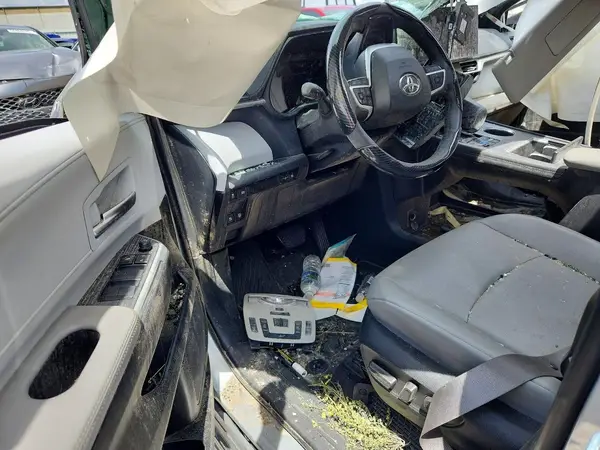 5TDYRKEC8SS259746 2025 TOYOTA SIENNA - Image 8