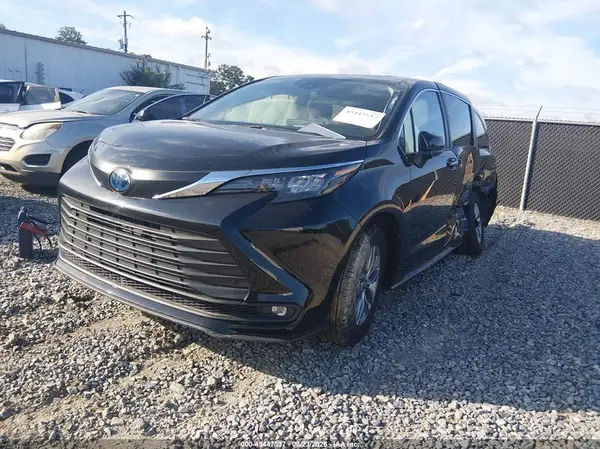 5TDYRKEC8SS260685 2025 TOYOTA SIENNA - Image 2