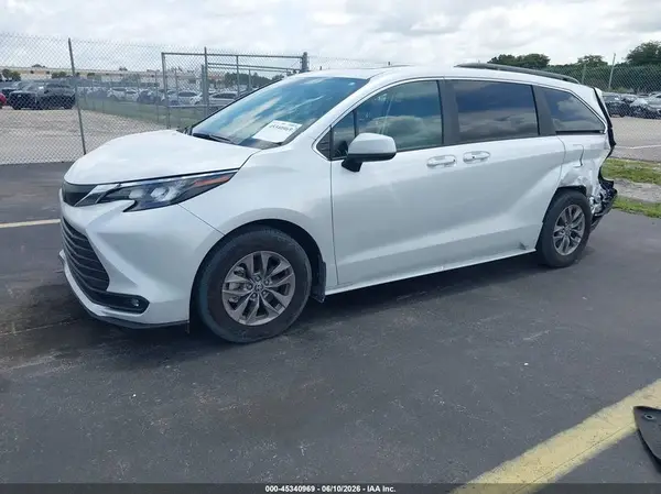 5TDYRKEC8SS274439 2025 TOYOTA SIENNA - Image 2