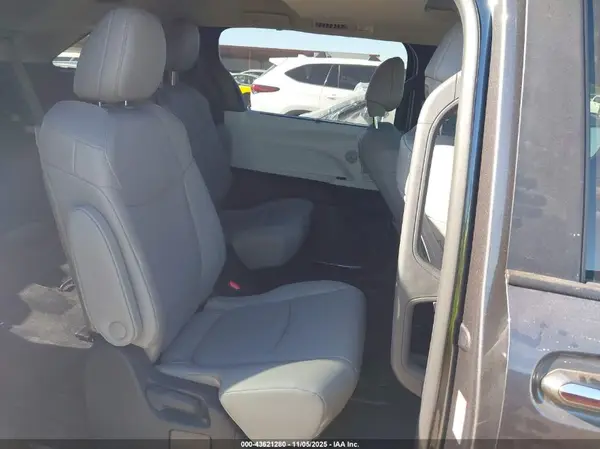 5TDYRKEC8SS282766 2025 TOYOTA SIENNA - Image 8