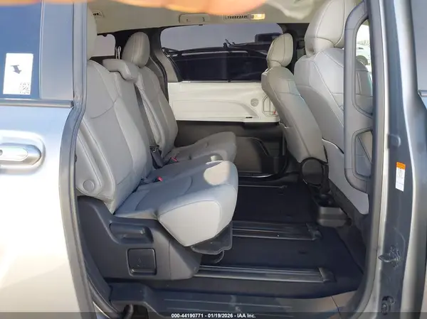5TDYRKEC8TS290304 2026 TOYOTA SIENNA - Image 8