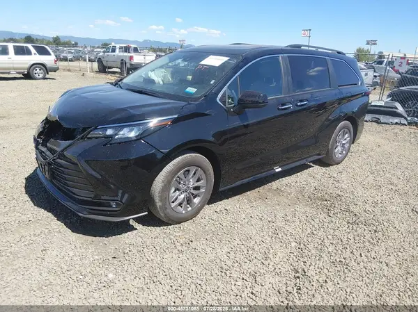 5TDYRKEC8TS313337 2026 TOYOTA SIENNA - Image 2