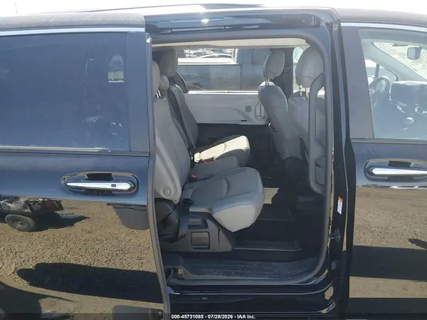 5TDYRKEC8TS313337 2026 TOYOTA SIENNA - Image 8