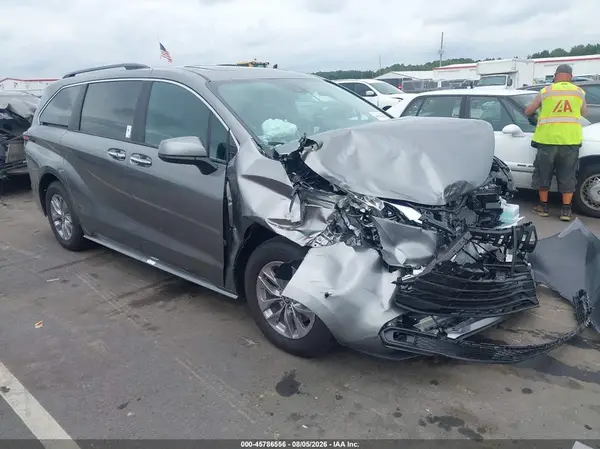 5TDYRKEC8TS326766 2026 TOYOTA SIENNA - Image 1
