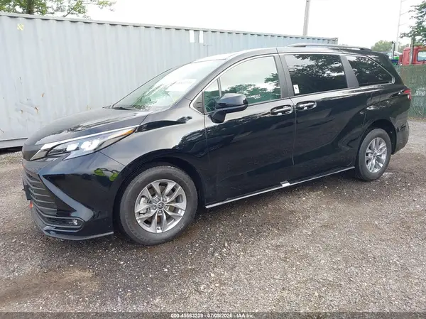 5TDYRKEC8TS331708 2026 TOYOTA SIENNA - Image 2