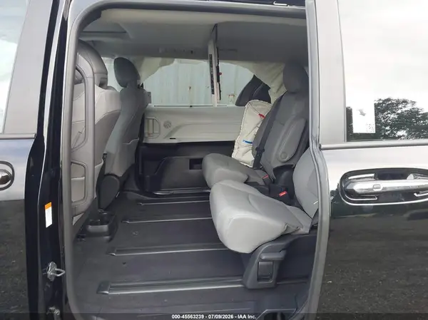 5TDYRKEC8TS331708 2026 TOYOTA SIENNA - Image 8
