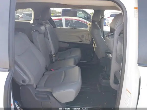 5TDYRKEC9MS004476 2021 TOYOTA SIENNA - Image 8