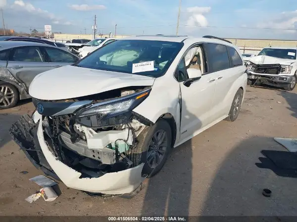 5TDYRKEC9MS005997 2021 TOYOTA SIENNA - Image 2