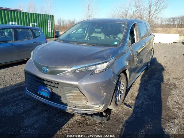 5TDYRKEC9MS006907 2021 TOYOTA SIENNA - Image 2