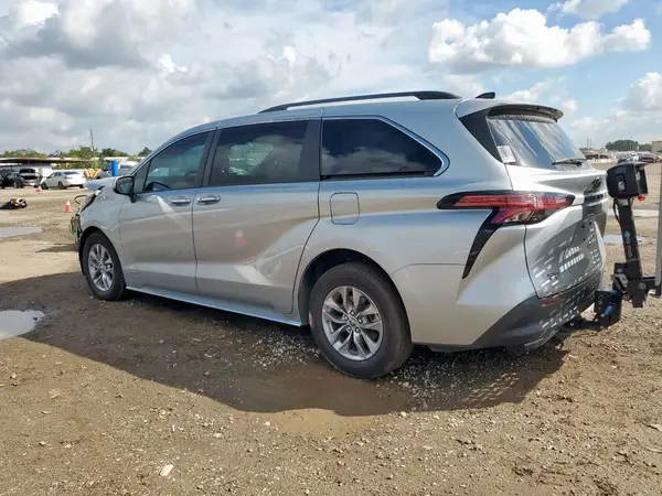 5TDYRKEC9MS013811 2021 TOYOTA SIENNA - Image 2