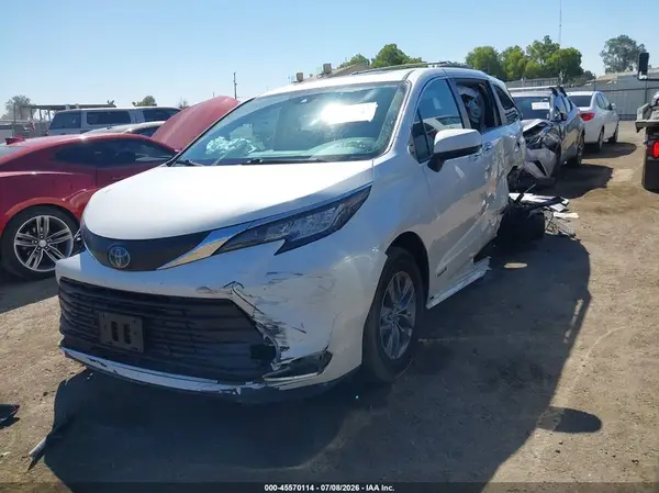 5TDYRKEC9MS014232 2021 TOYOTA SIENNA - Image 2