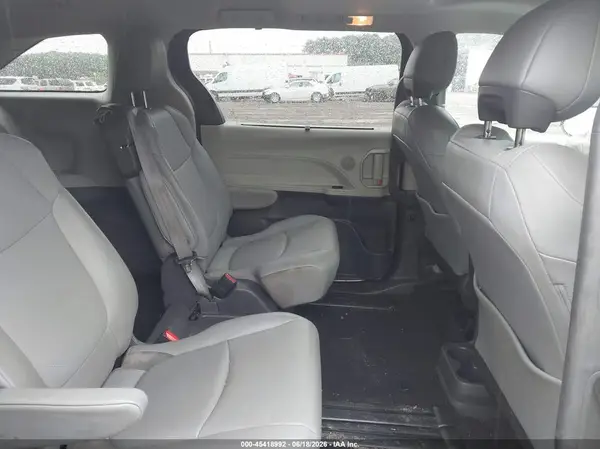5TDYRKEC9MS019270 2021 TOYOTA SIENNA - Image 8
