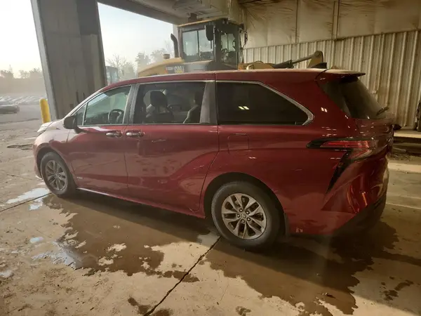 5TDYRKEC9MS028180 2021 TOYOTA SIENNA - Image 2