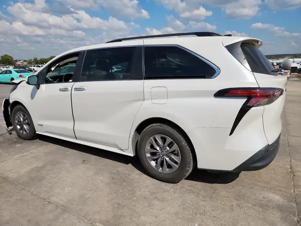 5TDYRKEC9MS039244 2021 TOYOTA SIENNA - Image 2