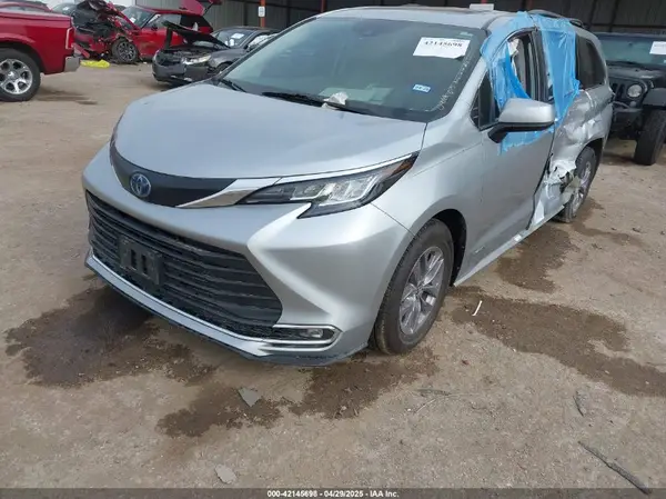 5TDYRKEC9MS041334 2021 TOYOTA SIENNA - Image 2