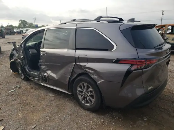 5TDYRKEC9MS056593 2021 TOYOTA SIENNA - Image 2