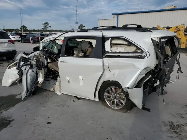 5TDYRKEC9NS081964 2022 TOYOTA SIENNA - Image 2