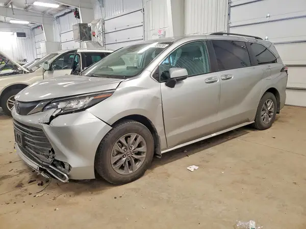 5TDYRKEC9NS083228 2022 TOYOTA SIENNA - Image 1