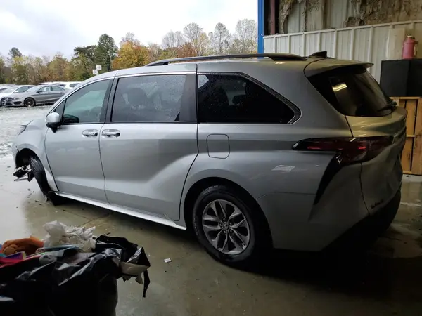 5TDYRKEC9NS091684 2022 TOYOTA SIENNA - Image 2