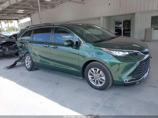 5TDYRKEC9NS102196 2022 TOYOTA SIENNA - Image 1