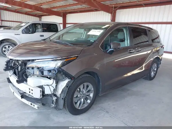 5TDYRKEC9NS106233 2022 TOYOTA SIENNA - Image 2