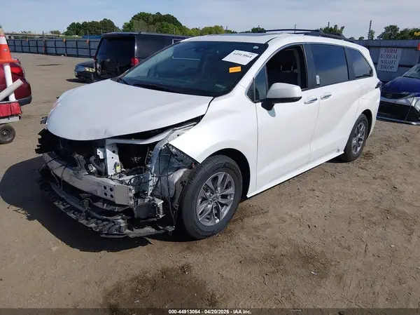 5TDYRKEC9NS113859 2022 TOYOTA SIENNA - Image 2
