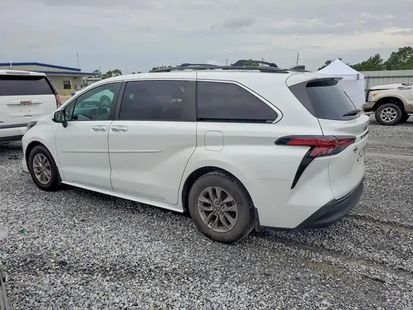 5TDYRKEC9NS119953 2022 TOYOTA SIENNA - Image 2
