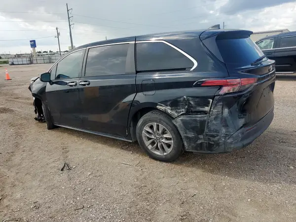 5TDYRKEC9NS121105 2022 TOYOTA SIENNA - Image 2