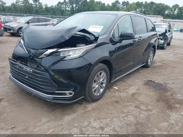 5TDYRKEC9NS122402 2022 TOYOTA SIENNA - Image 2